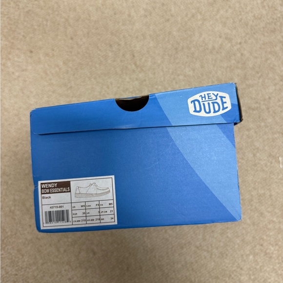 Hey Dude Wendy Bow Essentials Black Slip-On Shoes women’s size 5 - Picture 2 of 2